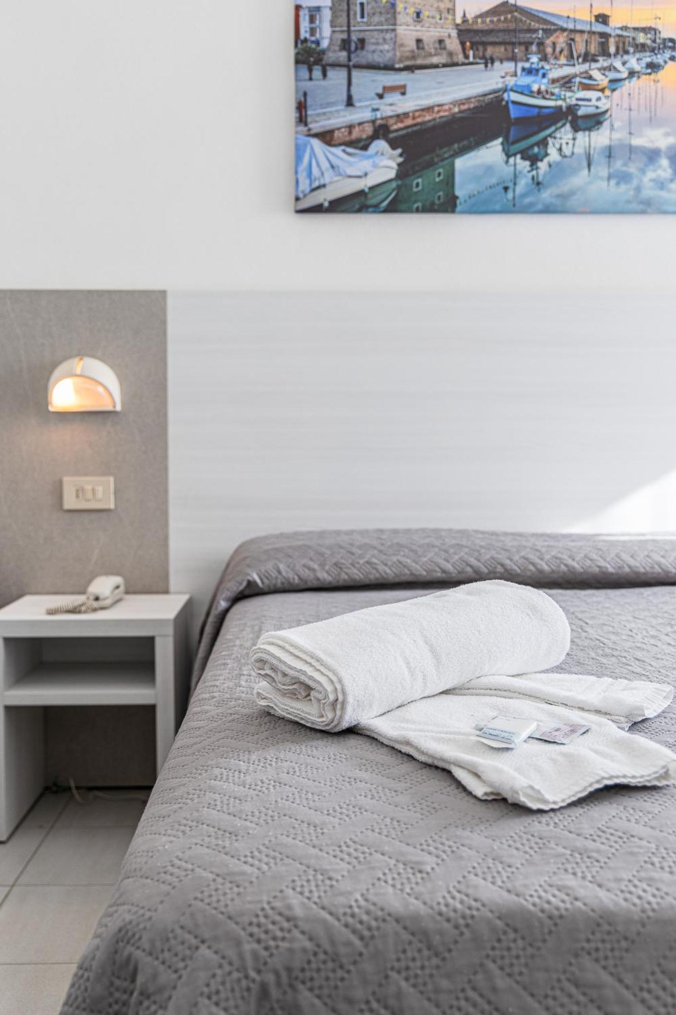 Hotel Astrid Cervia Luaran gambar
