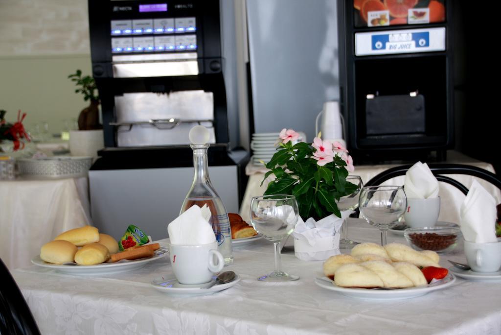 Hotel Astrid Cervia Luaran gambar