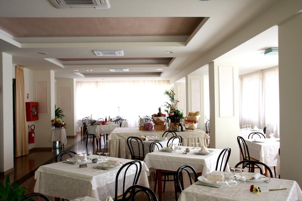 Hotel Astrid Cervia Luaran gambar