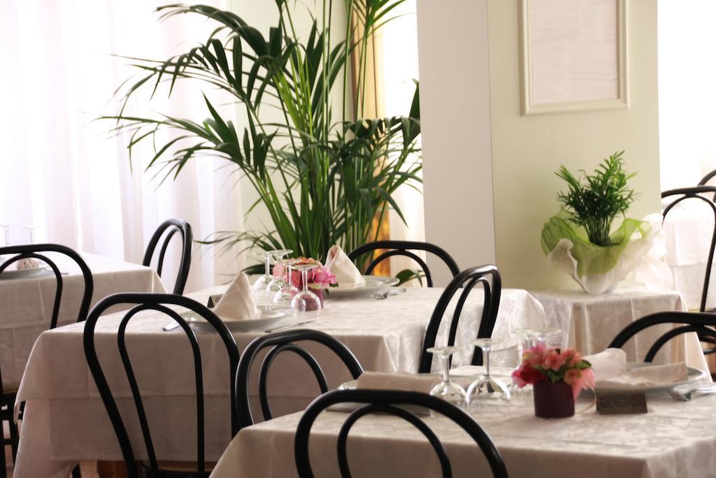 Hotel Astrid Cervia Luaran gambar